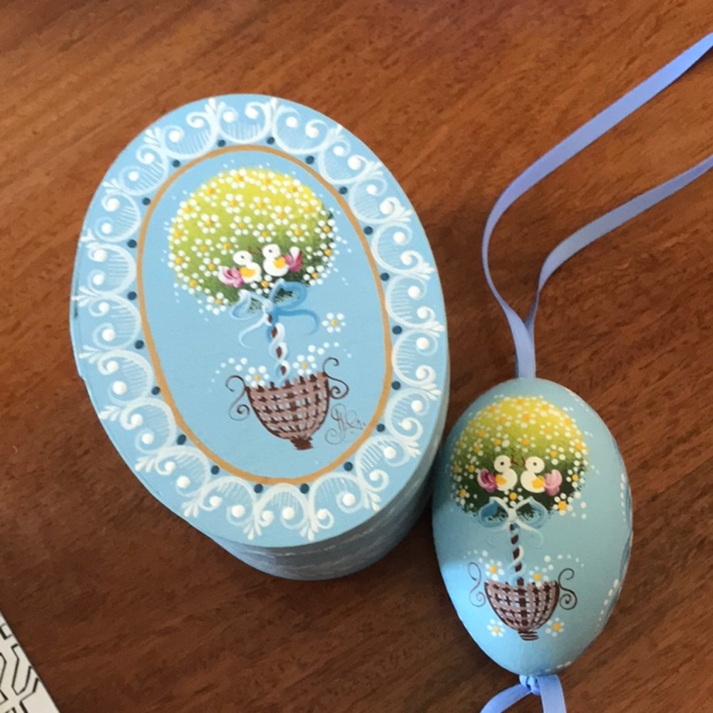 Hand painted egg - Picture 2 of 2